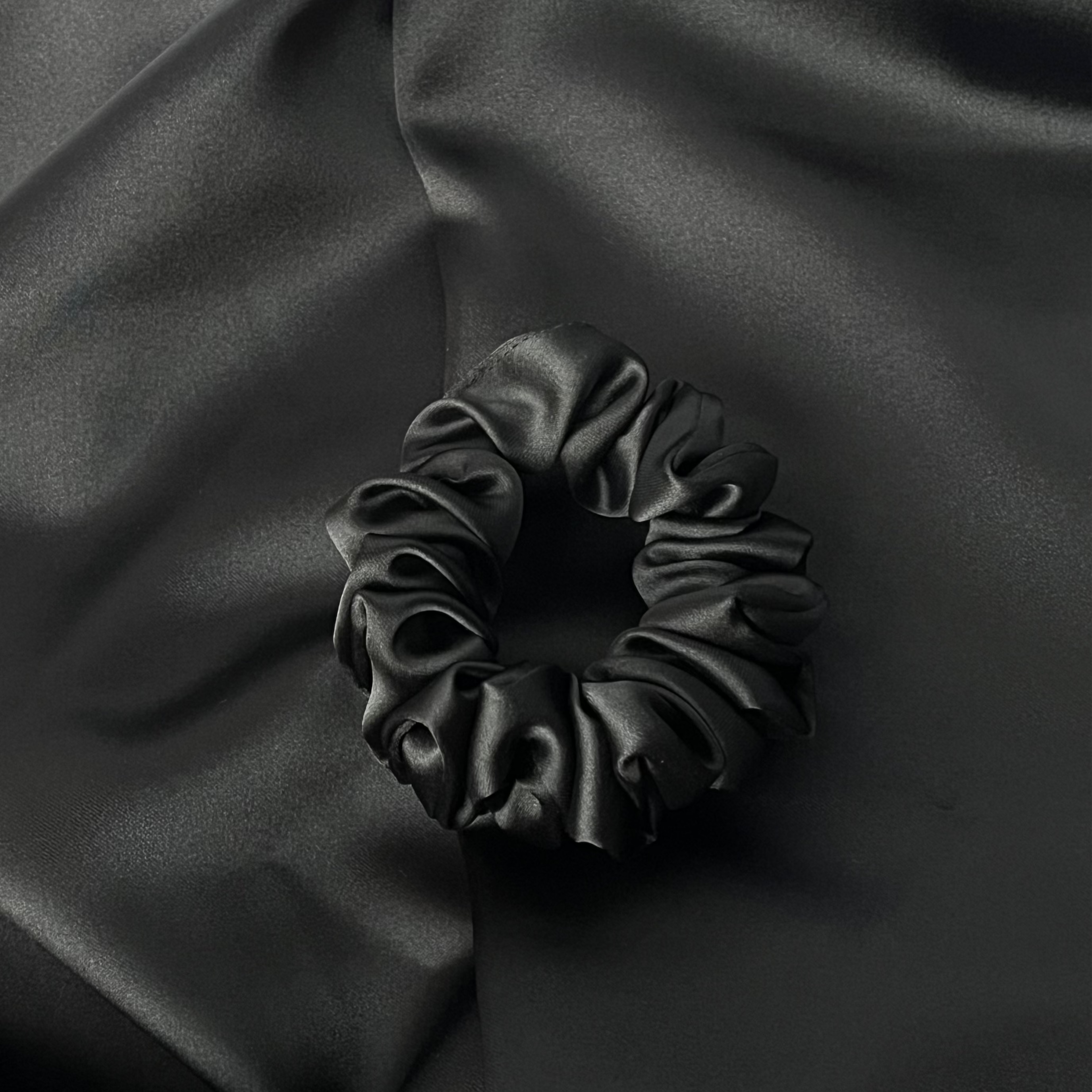Сатенено скрънчи | Размер М | CLASSIC BLACK