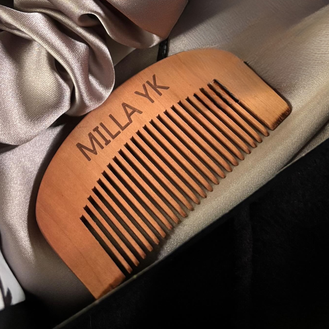 Компактен дървен гребен